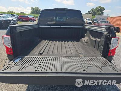 2019 Nissan TITAN SL Crew Cab Short Bed - zdjęcie 11 z 26 - miniatura