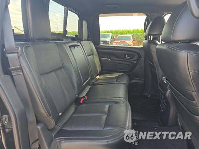 2019 Nissan TITAN SL Crew Cab Short Bed - zdjęcie 13 z 26 - miniatura