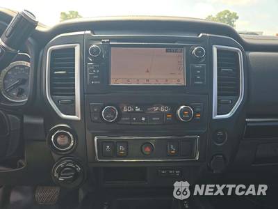 2019 Nissan TITAN SL Crew Cab Short Bed - zdjęcie 7 z 26 - miniatura