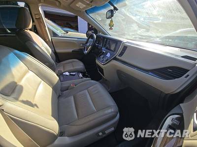 2017 Toyota Sienna XLE 8-Passenger 119.3" WB - zdjęcie 18 z 23 - miniatura