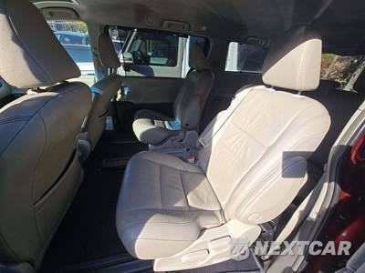 2017 Toyota Sienna XLE 8-Passenger 119.3" WB - zdjęcie 13 z 23 - miniatura