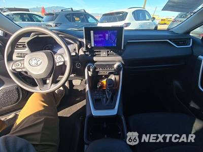 2025 Toyota RAV4 XLE - zdjęcie 10 z 21 - miniatura