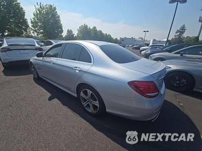 2018 Mercedes-Benz E 300 Sedan - zdjęcie 2 z 21 - miniatura