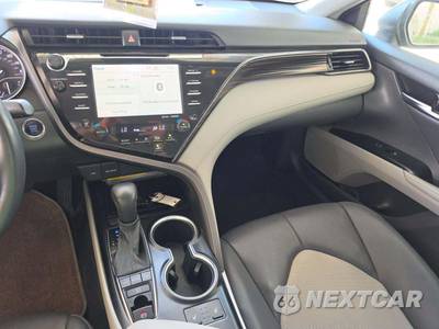 2020 Toyota Camry XLE - zdjęcie 7 z 21 - miniatura