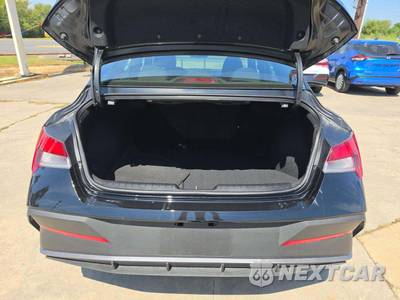 2026 Hyundai Elantra SEL Sport - zdjęcie 11 z 18 - miniatura