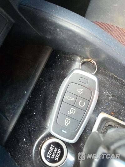 2025 Nissan Versa SR - zdjęcie 8 z 26 - miniatura