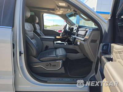 2026 Ford Super Duty F-450 Platinum Crew Cab Long Bed DRW - zdjęcie 15 z 18 - miniatura
