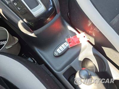 2020 Nissan Versa SV - zdjęcie 8 z 26 - miniatura