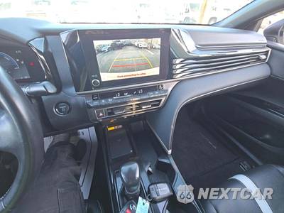 2025 Toyota Camry SE - zdjęcie 10 z 30 - miniatura