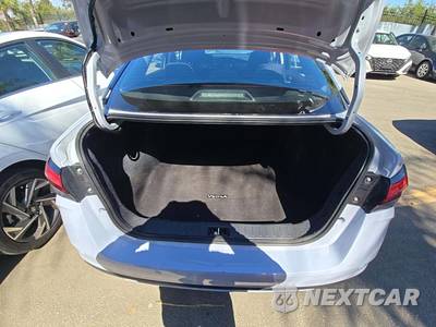 2025 Nissan Versa SR - zdjęcie 14 z 24 - miniatura