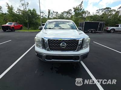 2017 Nissan TITAN SV Crew Cab Short Bed - zdjęcie 2 z 43 - miniatura