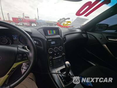 2016 Hyundai Genesis Coupe 3.8 w/Black Interior - zdjęcie 10 z 24 - miniatura