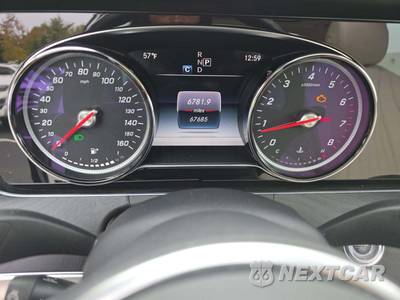 2019 Mercedes-Benz E 300 4MATIC Sedan - zdjęcie 6 z 19 - miniatura