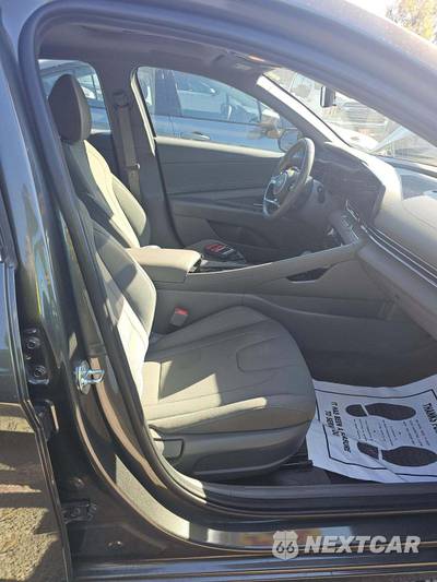 2025 Hyundai Elantra SEL Convenience - zdjęcie 18 z 23 - miniatura