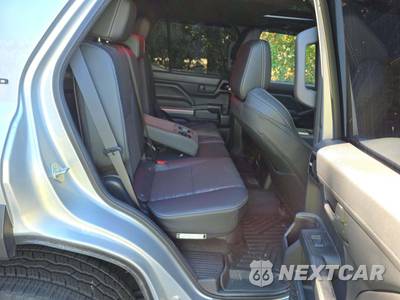 2025 Toyota 4Runner TRD Off-Road Premium - zdjęcie 16 z 21 - miniatura