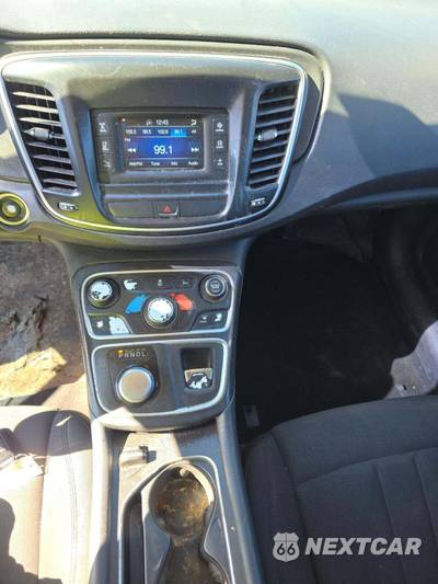 2016 Chrysler 200 Limited - zdjęcie 10 z 20 - miniatura