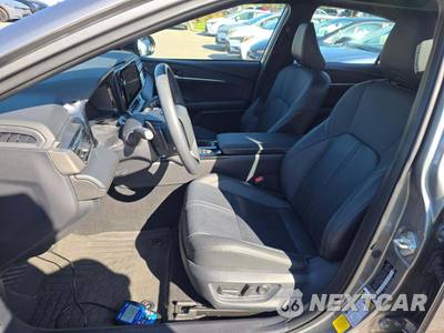 2025 Toyota Camry XSE - zdjęcie 6 z 21 - miniatura