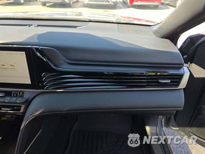 2025 Toyota Camry XSE - zdjęcie 19 z 21 - miniatura