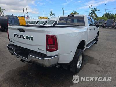 2025 Ram 3500 Big Horn Crew Cab Long Bed DRW - zdjęcie 3 z 29 - miniatura