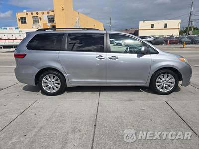 2017 Toyota Sienna LE 7-Passenger 119.3" WB - zdjęcie 4 z 27 - miniatura