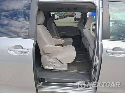 2017 Toyota Sienna LE 7-Passenger 119.3" WB - zdjęcie 17 z 27 - miniatura