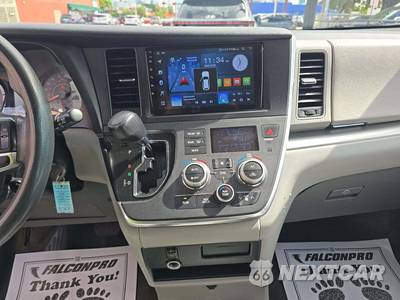 2017 Toyota Sienna LE 7-Passenger 119.3" WB - zdjęcie 10 z 27 - miniatura