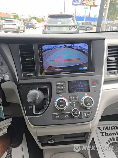 2017 Toyota Sienna LE 7-Passenger 119.3" WB - zdjęcie 25 z 27 - miniatura