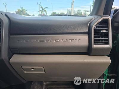 2017 Ford Super Duty F-450 Cab Chassis XL Crew Cab DRW - zdjęcie 17 z 32 - miniatura