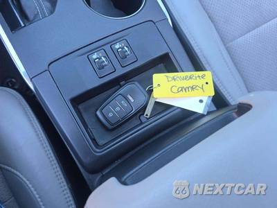 2016 Toyota Camry XSE - zdjęcie 8 z 22 - miniatura