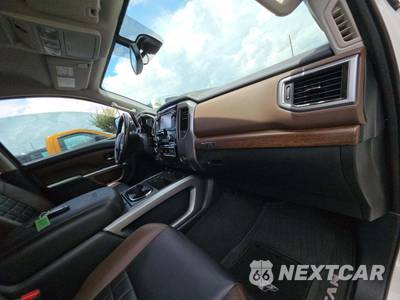 2017 Nissan TITAN XD Platinum Reserve Crew Cab Medium Bed - zdjęcie 19 z 22 - miniatura