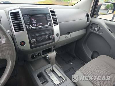 2017 Nissan Frontier SV Crew Cab Medium Bed - zdjęcie 10 z 20 - miniatura