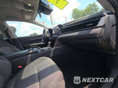 2025 Toyota Camry LE - zdjęcie 19 z 20 - miniatura