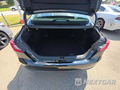 2025 Toyota Camry LE - zdjęcie 14 z 20 - miniatura