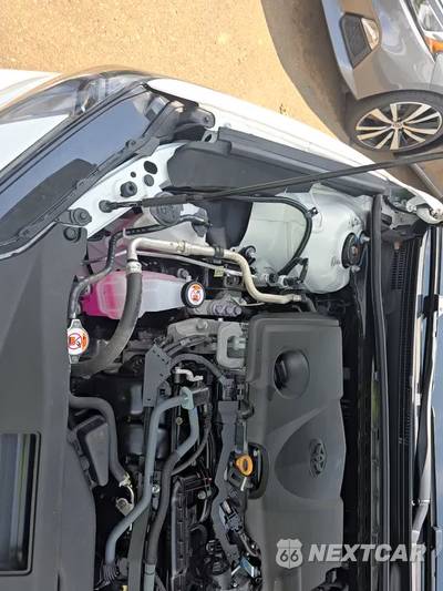 2025 Toyota Camry SE - zdjęcie 21 z 27 - miniatura