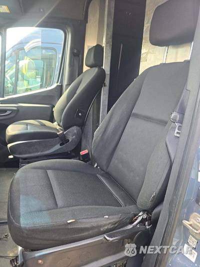 2019 Mercedes-Benz Sprinter 2500 Cargo Van Standard Roof 144.0" WB - zdjęcie 6 z 28 - miniatura