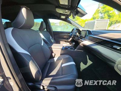 2025 Toyota Camry SE - zdjęcie 15 z 21 - miniatura