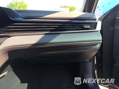 2025 Toyota Camry SE - zdjęcie 16 z 21 - miniatura