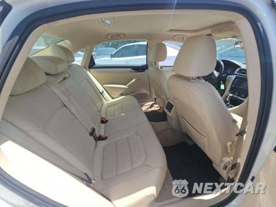 2013 Volkswagen Passat TDI SE w/Sunroof - zdjęcie 16 z 20 - miniatura