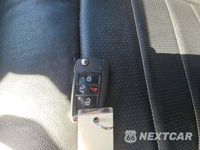 2019 Volkswagen Golf R Hatchback w/DCC & Navigation - zdjęcie 8 z 29 - miniatura