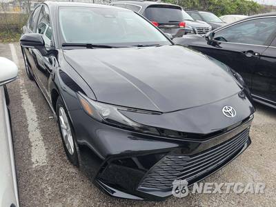 2025 Toyota Camry LE - zdjęcie 4 z 21 - miniatura