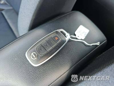 2025 Nissan Versa SV - zdjęcie 8 z 27 - miniatura