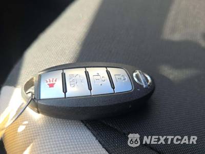 2020 Nissan Versa SV - zdjęcie 8 z 23 - miniatura