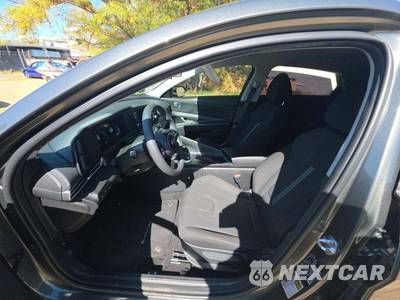 2025 Hyundai Elantra SE - zdjęcie 3 z 16 - miniatura