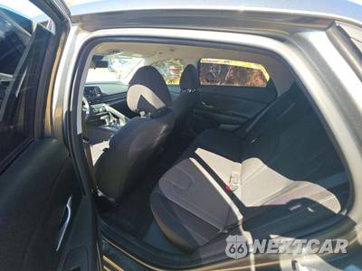 2025 Hyundai Elantra SE - zdjęcie 10 z 16 - miniatura