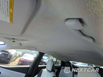 2017 Toyota Prius Three Touring - zdjęcie 8 z 27 - miniatura