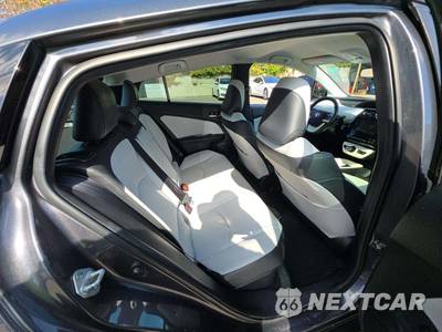 2017 Toyota Prius Three Touring - zdjęcie 13 z 27 - miniatura