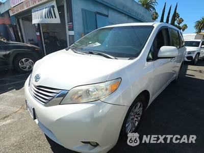 2015 Toyota Sienna XLE 8-Passenger 119.3" WB - zdjęcie 1 z 24 - miniatura