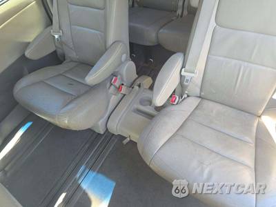 2015 Toyota Sienna XLE 8-Passenger 119.3" WB - zdjęcie 20 z 24 - miniatura