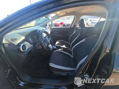 2021 Nissan Versa SV - zdjęcie 3 z 22 - miniatura