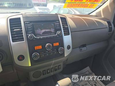 2015 Nissan Frontier SV Crew Cab Medium Bed - zdjęcie 10 z 25 - miniatura